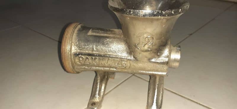 (Manual Meat Grinder) Qeema bnany ki machine. 5