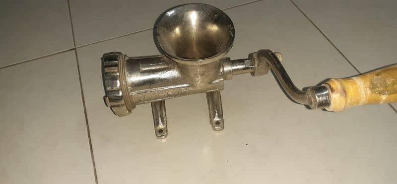 (Manual Meat Grinder) Qeema bnany ki machine. 7