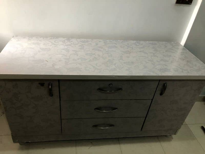 DRESSING TABLE FOR SELL 0