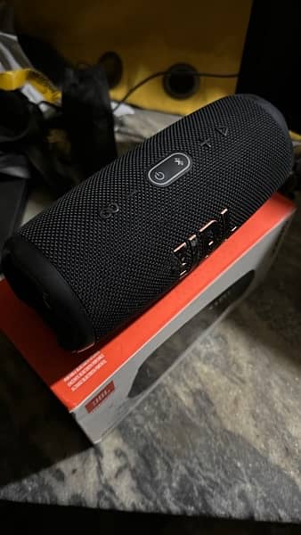 JBL Charge 5 With Box 0