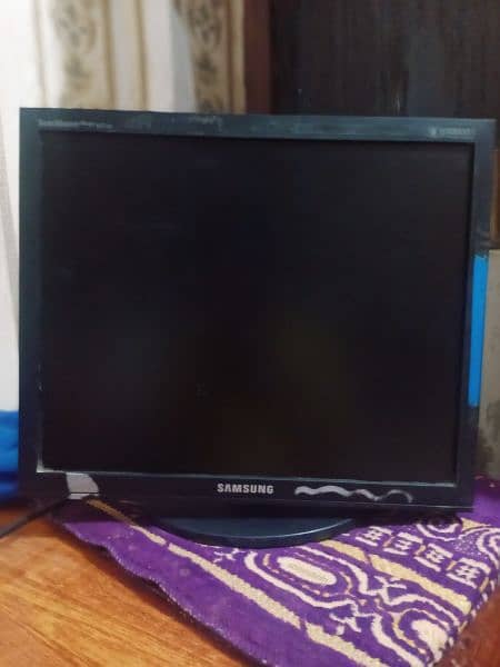 Samsung Monitor 15×12inches length × width 1