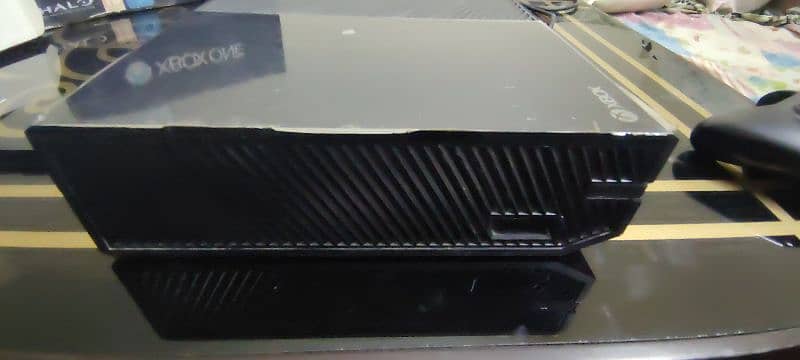 Xbox one 500GB with original controller and cables 1