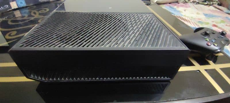 Xbox one 500GB with original controller and cables 3