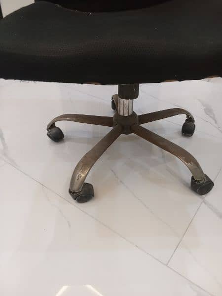 Office Chairs in Best price for sale in Lahore 1