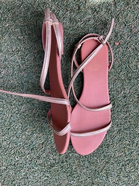 almost once or twice used ladies sandals 1