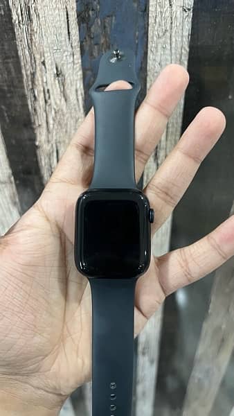 Apple Watch Series 8 45mm 100% Battery health 1