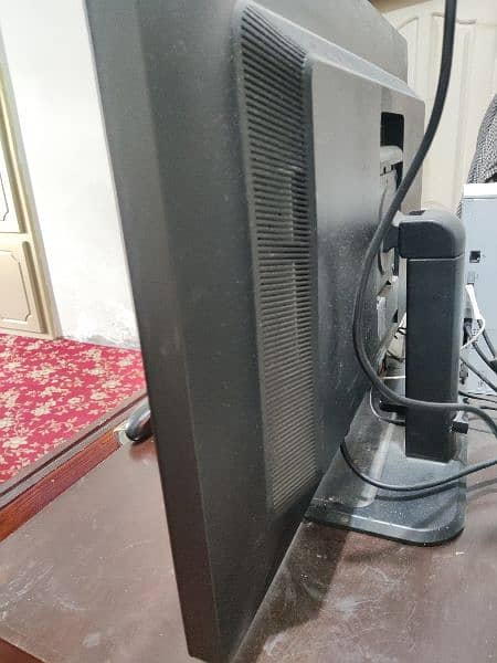 Hp z30i 2k ips lcd monitor. 1