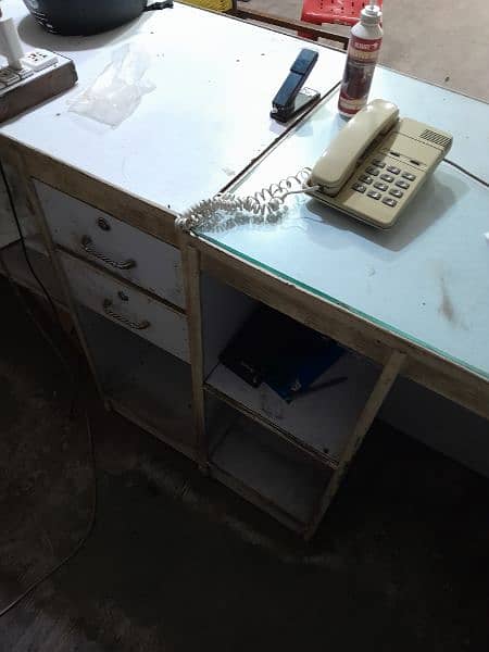 2 counter available for sale in very good condition 2