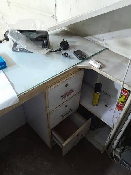 2 counter available for sale in very good condition 5
