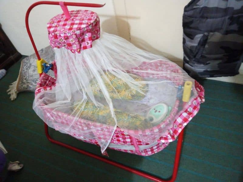 baby chair and baby swing for sale 7