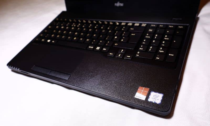 Core i5 7th Gen Workstation Laptop Fujitsu 1