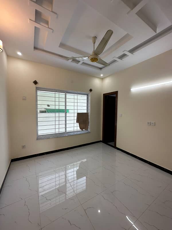 Prime Location 1000 Square Feet House In G-13 For Sale At Good Location 4