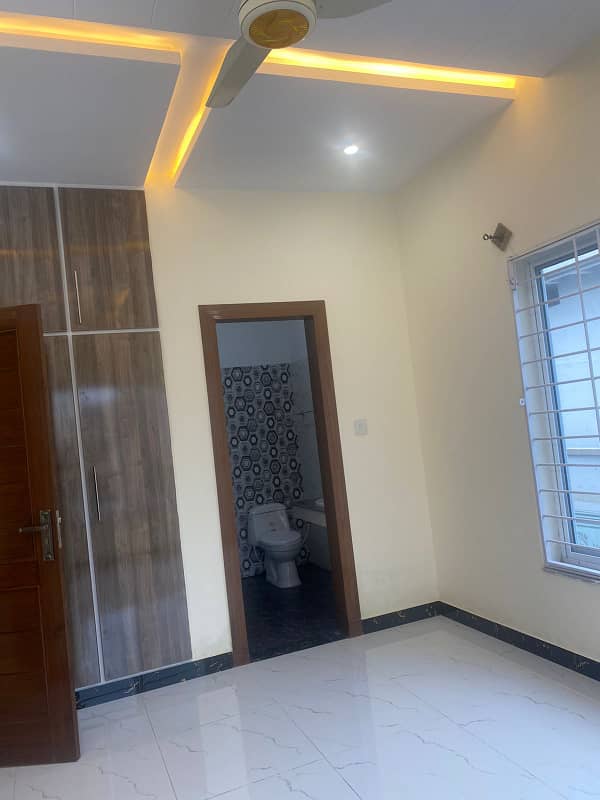 Prime Location 1000 Square Feet House In G-13 For Sale At Good Location 17