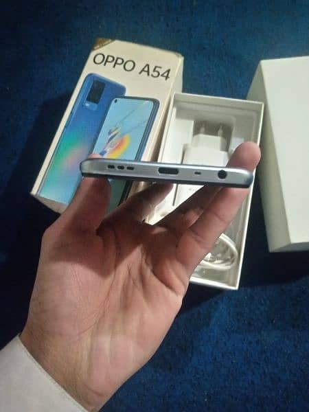 Oppo  A54 4+128GB lush cundion 10/10 complete box no repir  teyp C  . 3