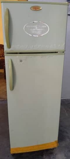 Singer refrigerator 2 door good condition