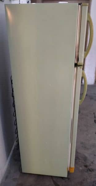Singer refrigerator 2 door good condition 2