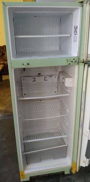 Singer refrigerator 2 door good condition 3