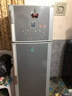 Dawlance large refrigerator with sabliser condition :used. Double door 0