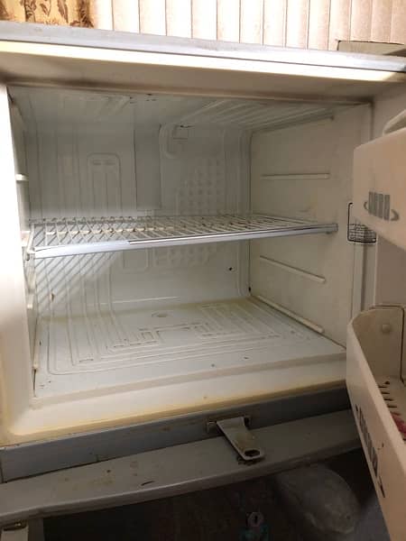Dawlance large refrigerator with sabliser condition :used. Double door 2