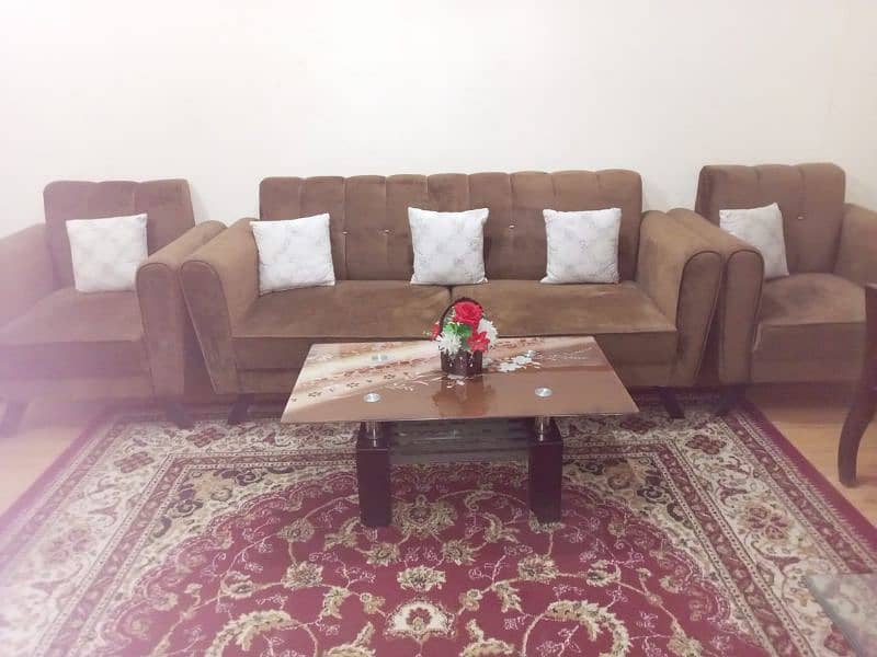 7 Seater Sofa Set Available For sale. 2