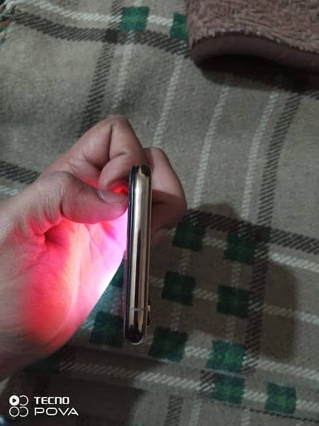 iphone xs 256gb 95% battery health gold 3