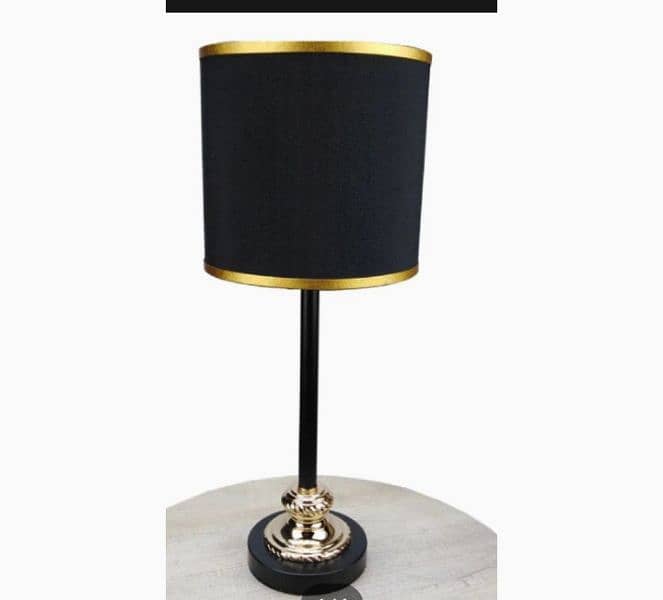 the beautifull pair of lamp with shades 0