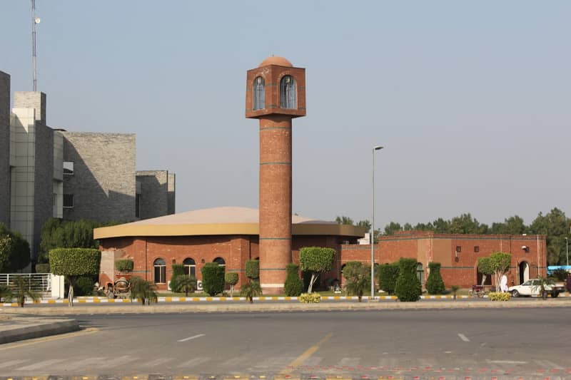 231 Sq ft Hot Location Shop available on easy instalment in Southern Block Bahria Orchard 13