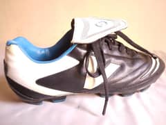 Football shoes (toe/studs) are available in good condition.
