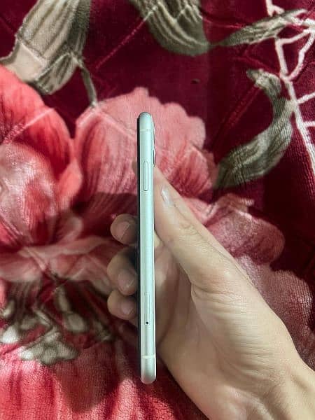 iPhone 11 64gb non PTA 3