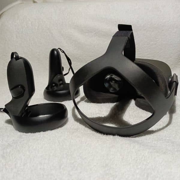 Meta Oculus Quest Standalone VR Box in perfect condition 3