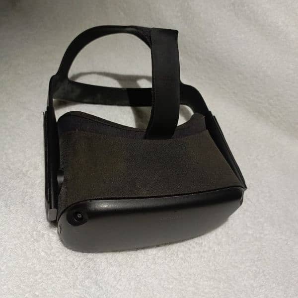 Meta Oculus Quest Standalone VR Box in perfect condition 5