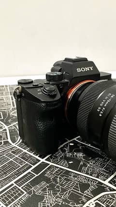 Sony A7iii body with original battery (Viewfinder is cracked)