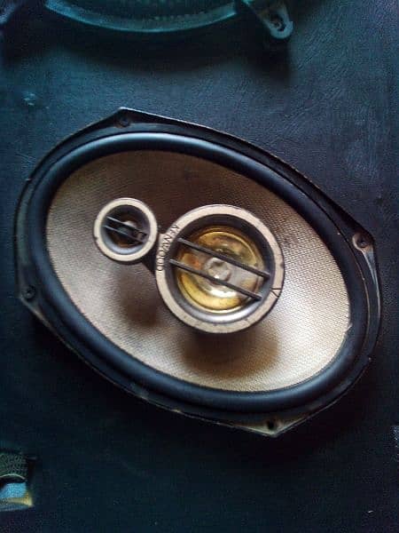 Amp, woofer, 2 speakers with complete wiring 1