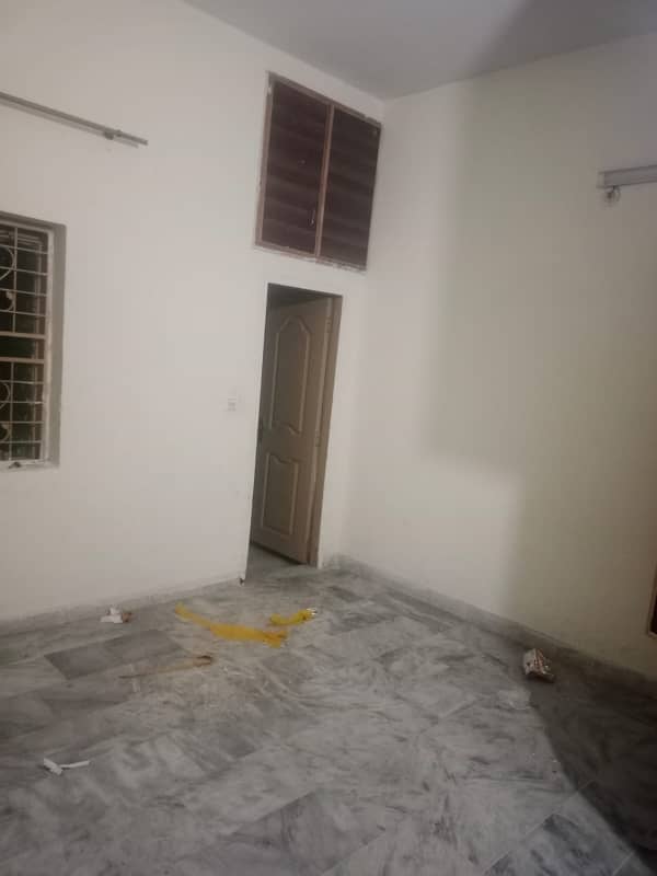 UMT Road Lower Portion For rent Sized 7 Marla 8