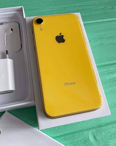 iphone xr 128gb PTA approved contact mobile  03073909212 and WhatsApp 1