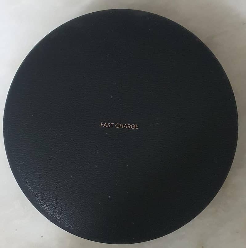 SAMSUNG WIRELESS FAST CHARGER MODEL EP-EG950 100% ORIGINAL 1