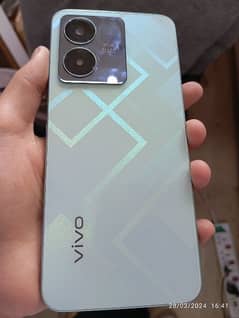 vivo y22 4+4/64 woth complete box and charger