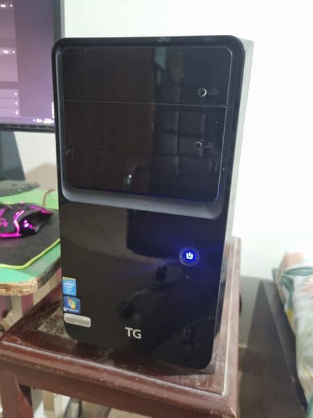 Gaming Computer with Graphics Card 4
