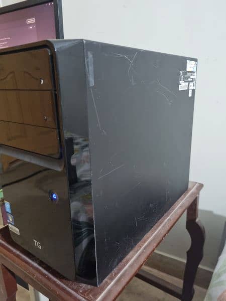 Gaming Computer with Graphics Card 5
