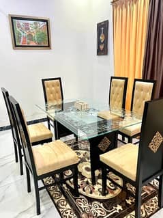 Beautiful 6,chairs dining table set few months used