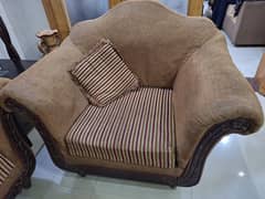 sofa in good condition 03004269302