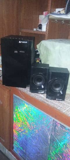 audionic speakers wirh high bass and good condtion