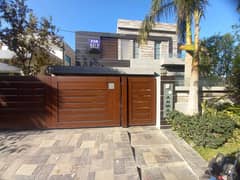 1 Kanal Slightly Use Double Unit Claccis Design Most Luxuries Bungalow For Sale In SUI gas Phase 1 Lahore 0