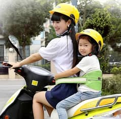 Adjustable motorcycle children safety belt
