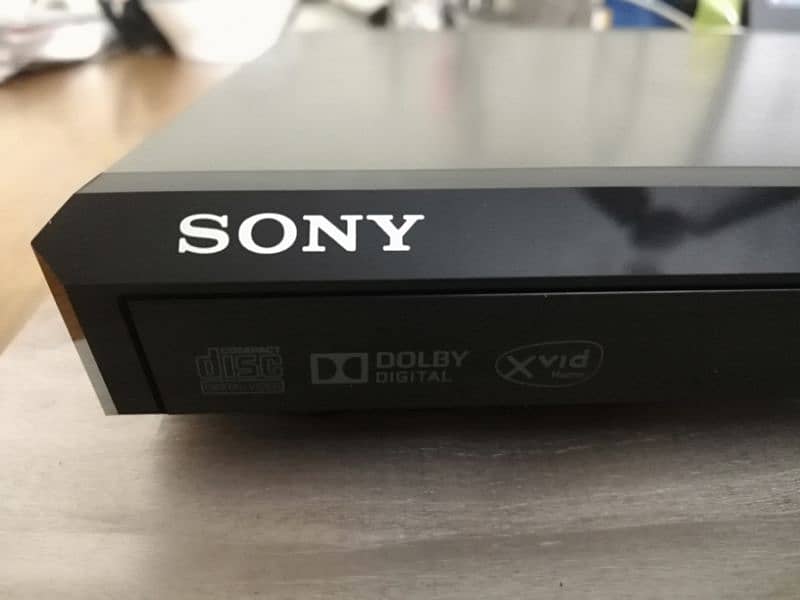 Sony DVD Player with USB Connectivity (DVP-SR370) 6