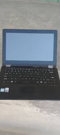 Touch screen laptop cor i3 7 Genration
