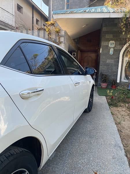 Corolla Grande 1.8 Super white full option 8