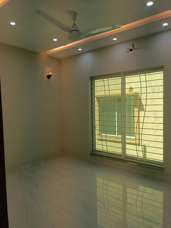 BRAND NEW 5 MARLA RESIDENTIAL HOUSE FOR SALE IN VERY REASONABLE PRICE 7