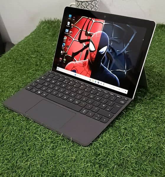 Surface GO 8GB 128GB, 10' 2k Touch Display Brand New Condition 1