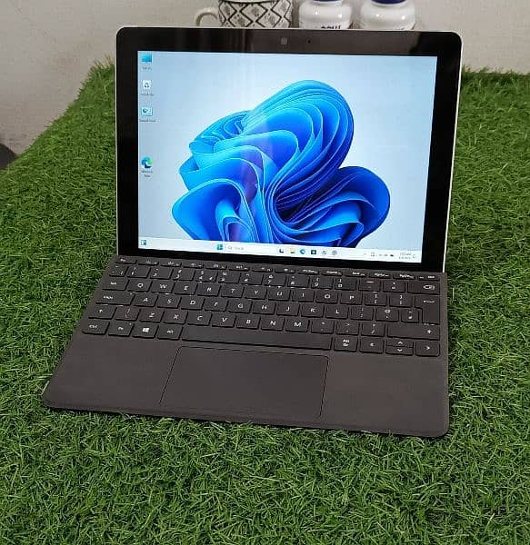 Surface GO 8GB 128GB, 10' 2k Touch Display Brand New Condition 0